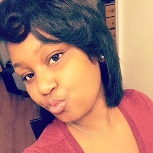 Meet your Posher, Elicia